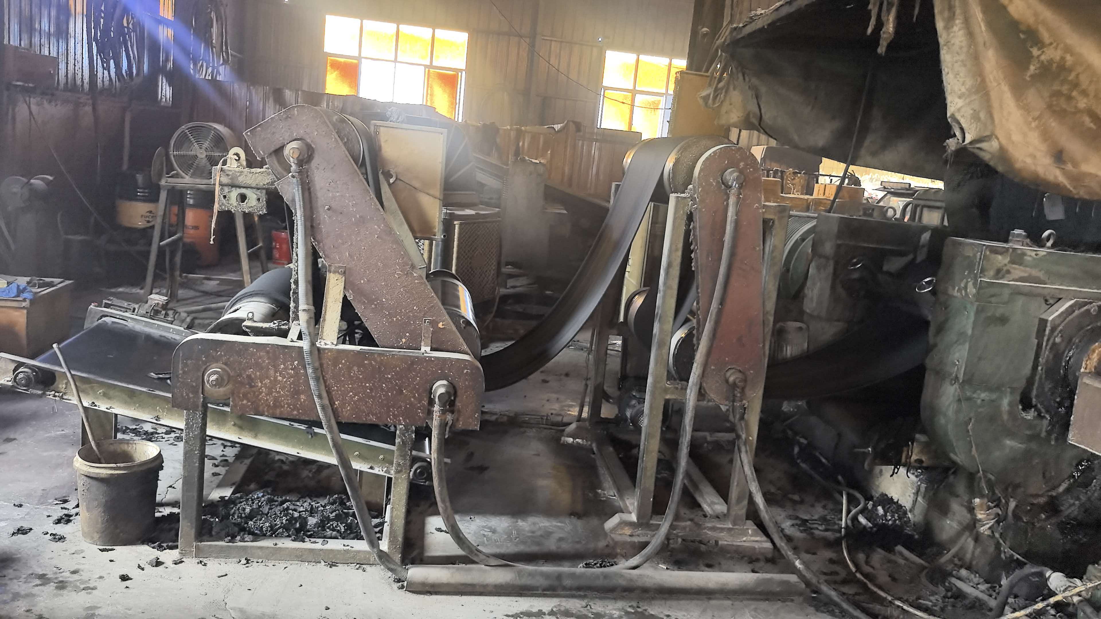 Open mill mastication equipment processing devulcanized rubber